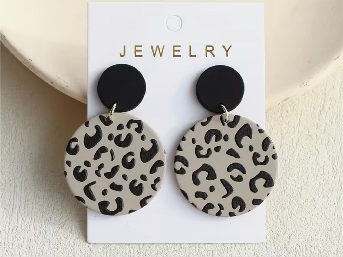 Grey leopard print